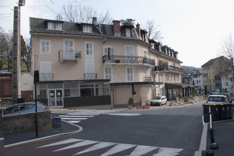 Maison, puis hôtel de voyageurs, hôtel-restaurant Le Petit Quinquin, actuellement annexe de l'hôtel de la Grotte