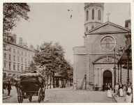 Eglise et place de la Charité, depuis Bellecour, vers 1900. Photographie BM Lyon. Fonds Jules Sylvestre (1859-1936) P0546_SA 16/17