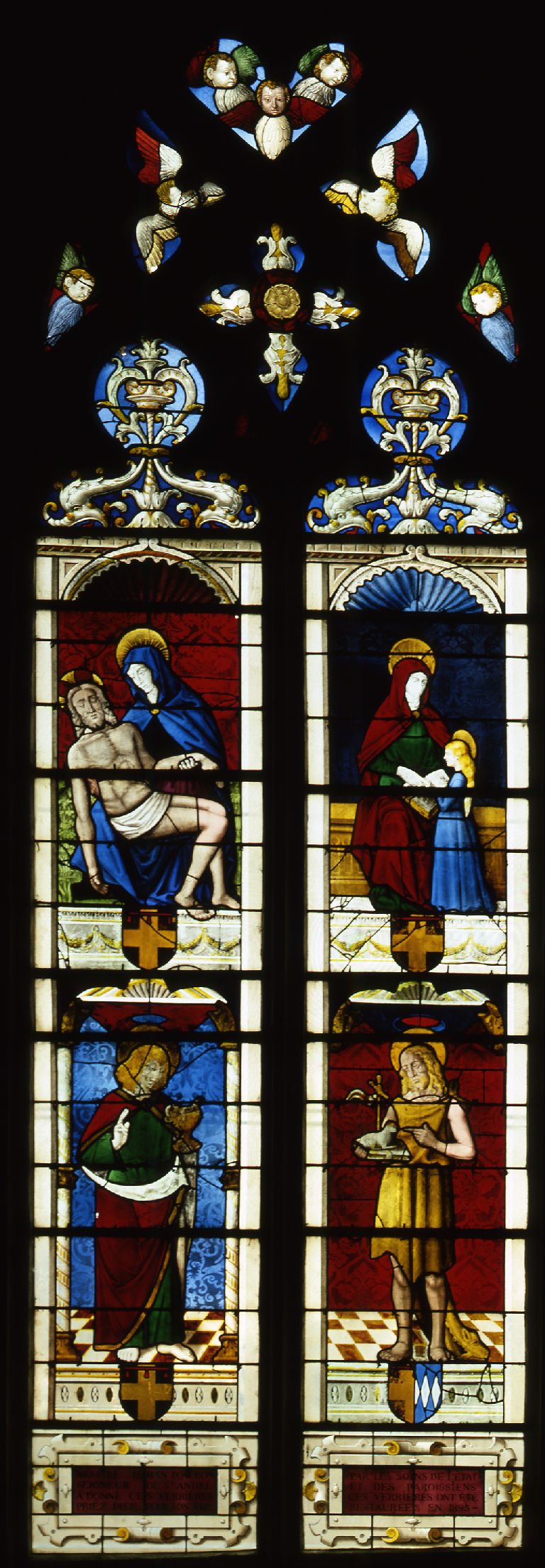 Verrière : saint patrons, figures de la Vierge (baie 2), verrière à personnages