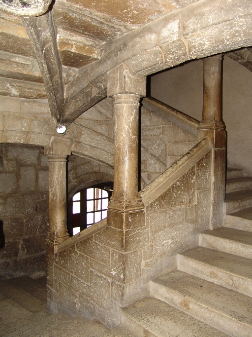 Vue Du Grand Escalier Au Niveau Du 1er Etage Chateau Fort Puis Chateau Actuellement Hotel De Ville Inventaire General Du Patrimoine Culturel