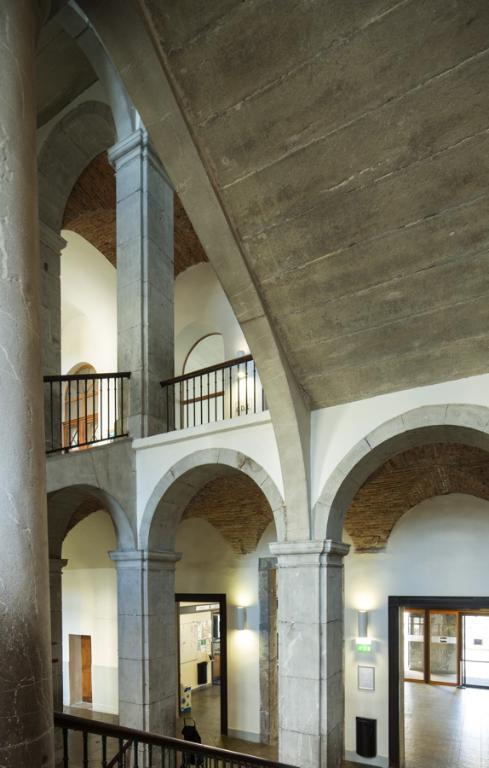 Couvent de la Visitation, puis école secondaire communale, puis collège royal, puis lycée impérial, puis lycée de garçons, actuellement lycée Vaugelas