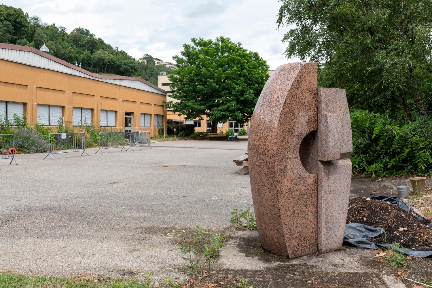 Lycée professionnel La Sauvagère, puis lycée professionnel Martin Luther King, actuellement école nationale supérieure de cinéma dite CinéFabrique