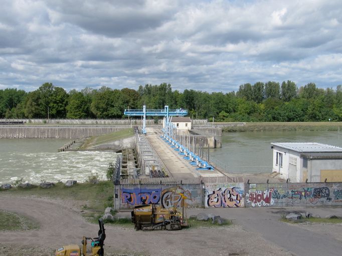 Barrage de garde dit barrage hydroélectrique de Jonage, écluse