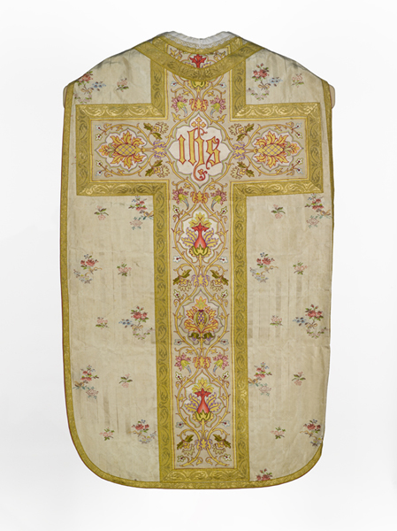 ornement blanc : dalmatique, chasuble