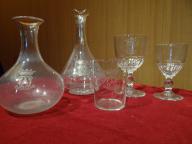 Ensemble de cinq pièces en cristal au chiffre de Louis d'Orléans duc de Nemours