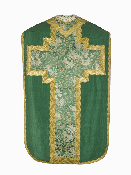 ensemble d'une chasuble, deux dalmatiques, trois étoles, trois manipules, un voile de calice, une bourse de corporal : ornement vert n°2