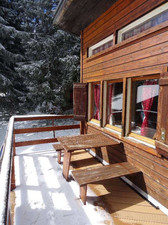 Ensemble de 5 maisons (chalets), dits chalets greniers