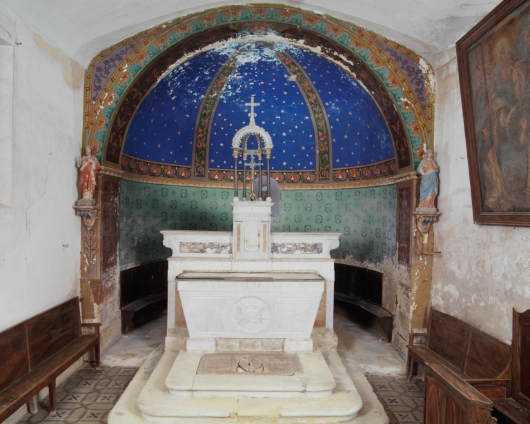 Maître-autel : autel, tabernacle, gradin d'autel, exposition, degré d'autel (autel à la romaine, autel tombeau)