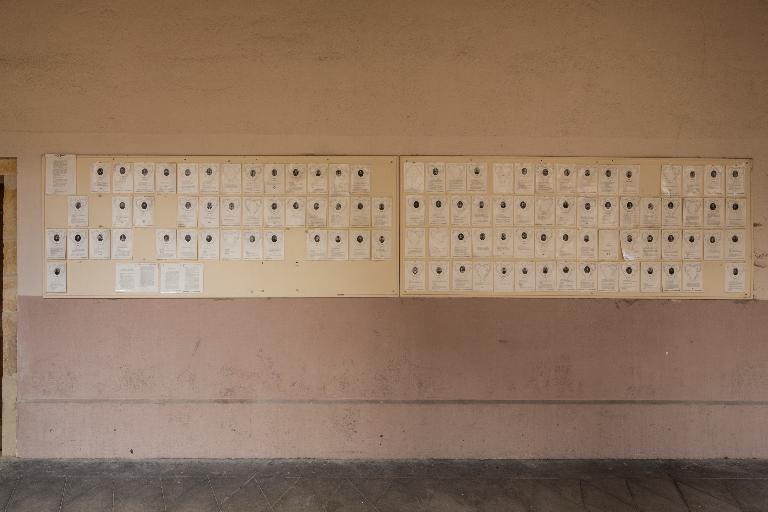 Manoir de Chènevoux, puis collège de jésuites, puis école centrale, puis lycée de garçons, actuellement lycée d'enseignement secondaire Jean-Puy