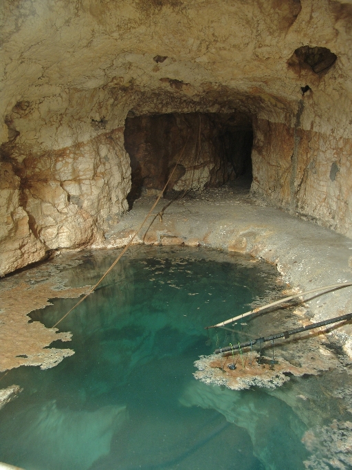 Fontaine de Saint-Paul, puis fontaine de la source d'alun, dite Puits d'enfer