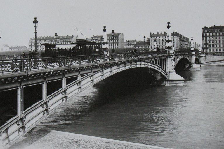 Pont du Midi, puis premier pont Galliéni (détruit)