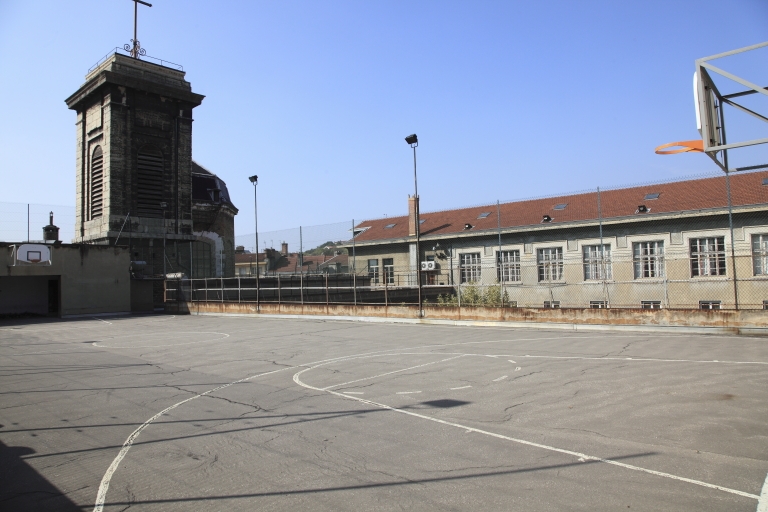 Couvent des Augustins, puis gendarmerie, puis école professionnelle La Martinière, actuellement lycée La Martinière-Diderot, site des Terreaux
