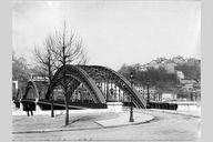 Le pont de la Boucle achevé. L'entrée du pont côté rive gauche. Photogr., [1903] (Arch. mun. Lyon. 15 Ph 1845)