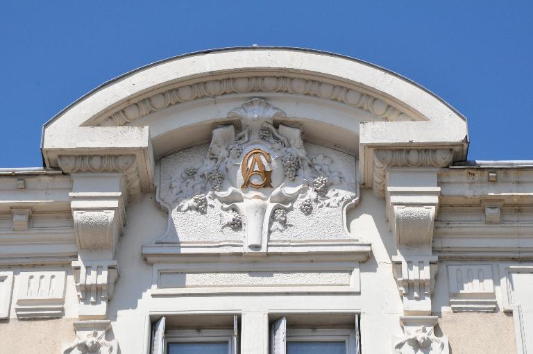 Magasin de commerce et entrepôt commercial de vins Antoine Garnier, puis magasin de commerce et entrepôt commercial de vins Antoine Garnier et immeuble, actuellement immeuble et boutique