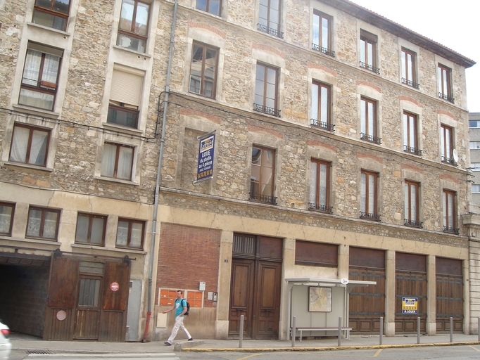 Couvent Notre-Dame-des-Colonnes puis usine LARDIERE actuellement immeuble d'habitation