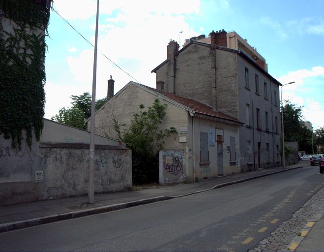 Maison, immeuble, garages