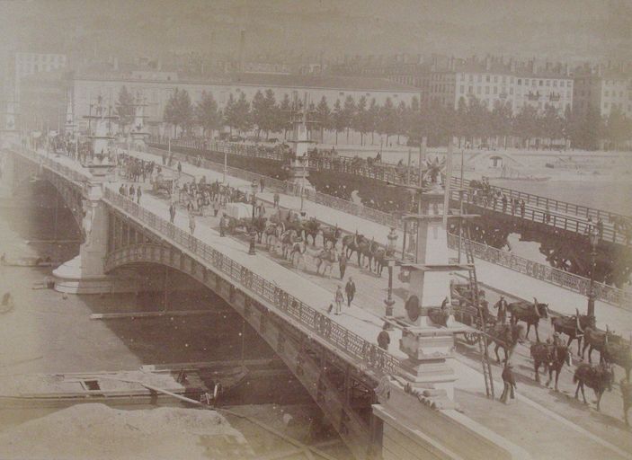 Pont du Midi, puis premier pont Galliéni (détruit)