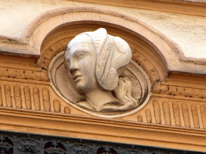 Ensemble de 6 hauts-reliefs en médaillon : portraits de rois et reines de France