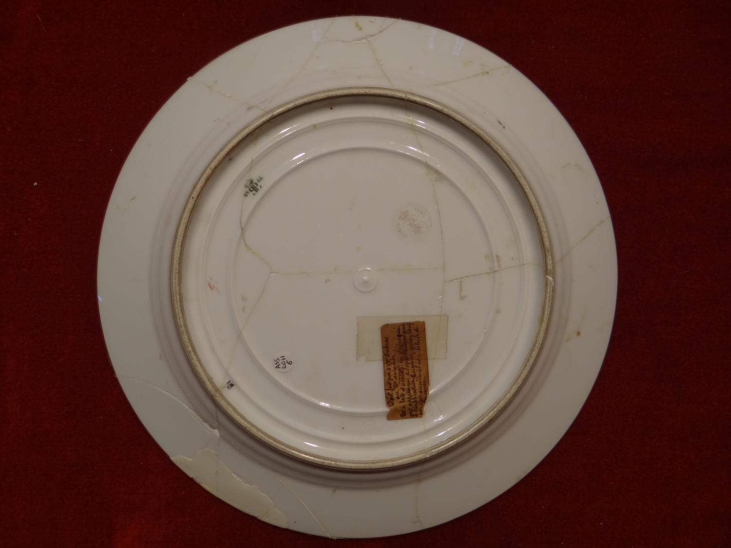 Assiette plate du service d'apparat du château d'Eu
