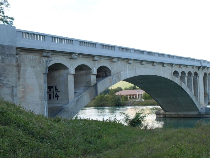 Pont routier de Briord