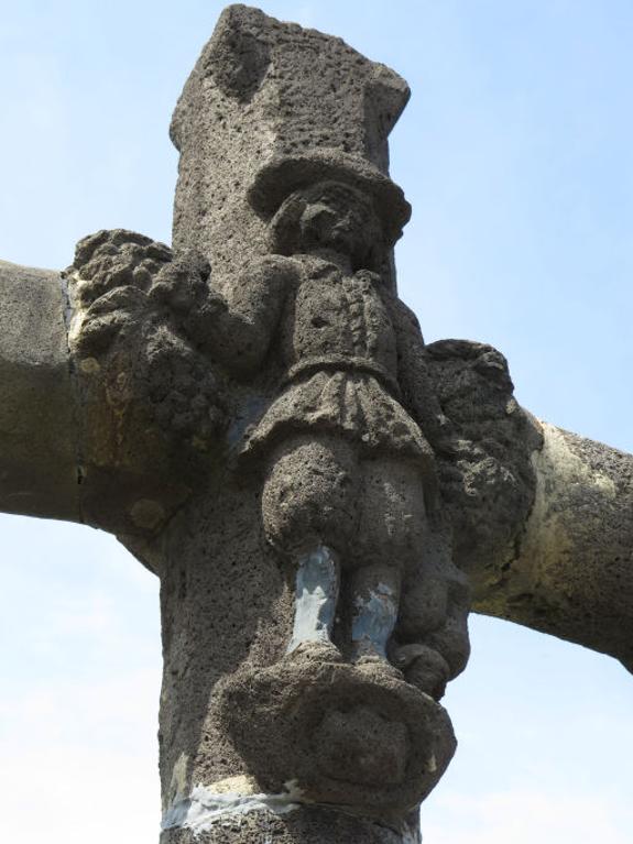Croix de chemin, vue de détail, Romagnat