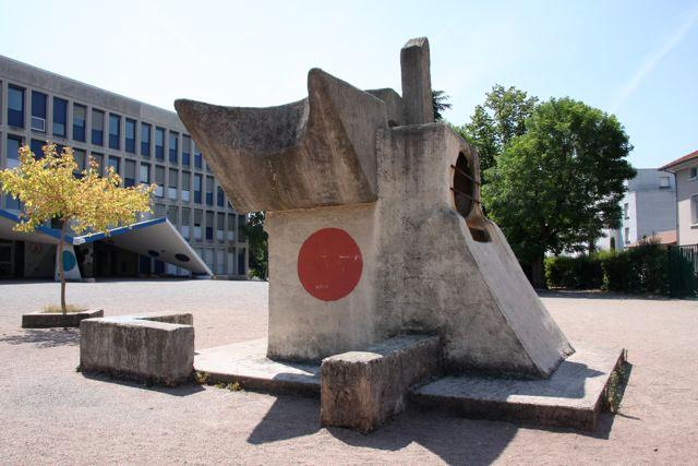 Sculpture (aménagement extérieur) : Sans titre
