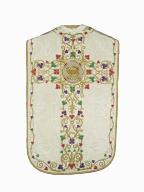 ensemble de quatre chapes, une chasuble, quatre dalmatiques, trois étoles, une étole pastorale, quatre manipules, un voile de calice, une bourse de corporal, un grémial, un voile huméral : ornement argenté n°2