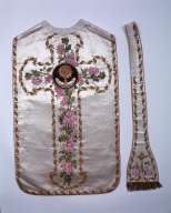 Chasuble, étole, manipule, bourse de corporal, voile de calice : ornement blanc