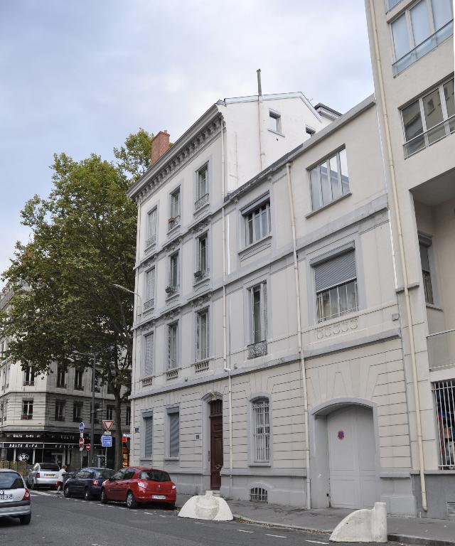 Ancienne huilerie et savonnerie Faussemagne puis Lyon industriel, société coopérative mécanique et industrielle française puis Peugeot et Cie aciers laminés et fourniture pour parapluie actuellement logement