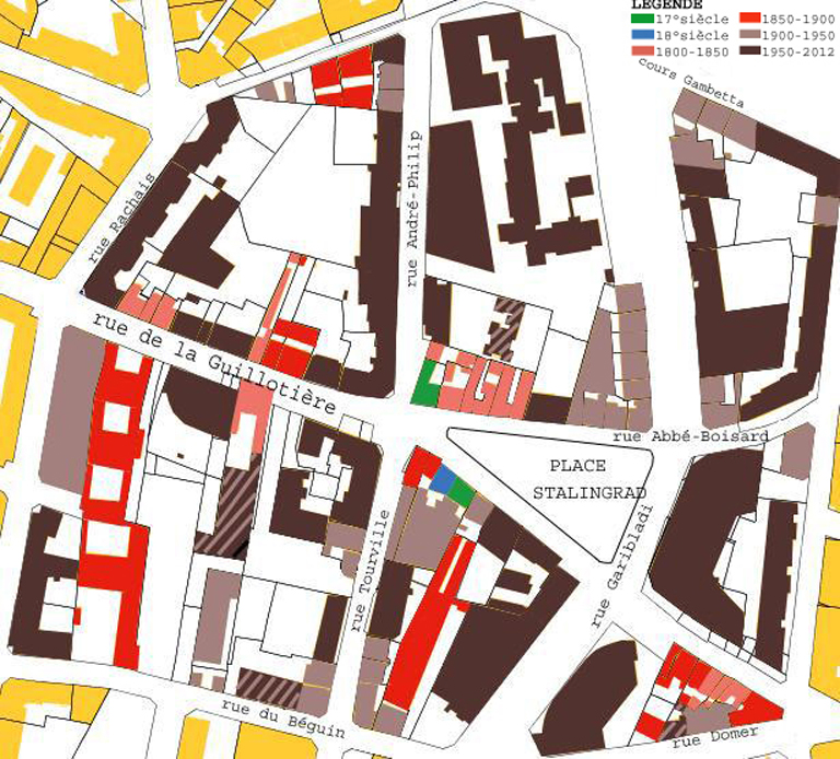 Place de la Croix, puis du Marché aux Grains et aux Fourages, puis Victorien-Sardou, actuellement place Stalingrad