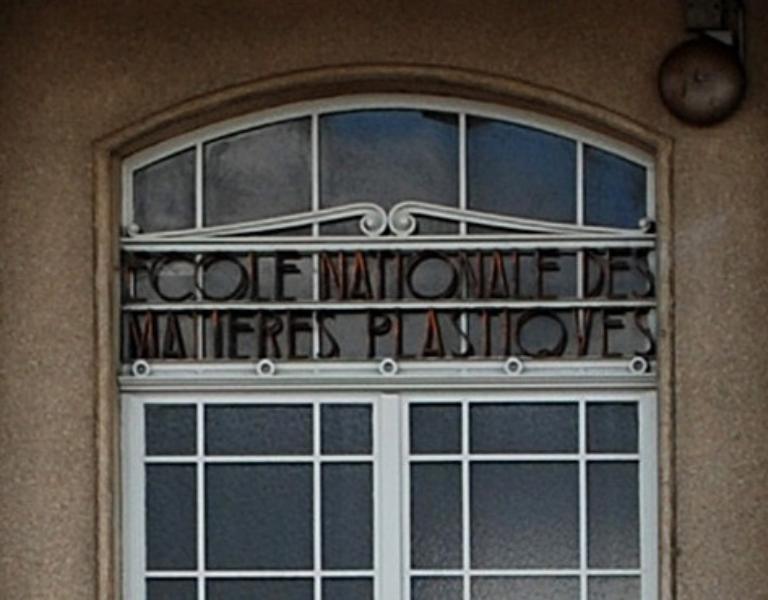 École primaire supérieure, puis École pratique de commerce et d'industrie, puis École nationale professionnelle, dite des matières plastiques, actuellement Lycée d'enseignement général et technologique Paul-Painlevé