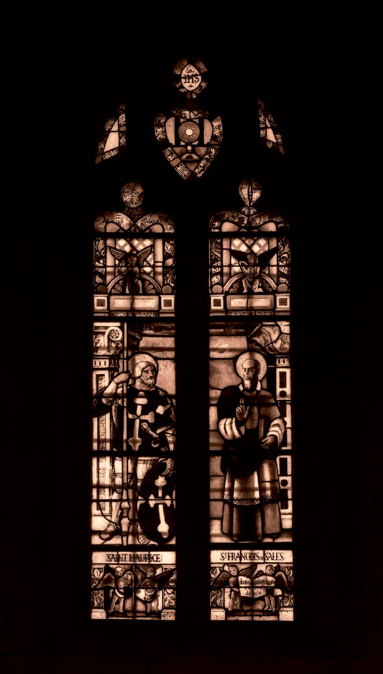 Verrière : saint Maurice, saint François de Sales (baie 1), verrière à personnages