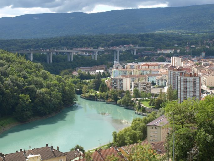 Viaduc autoroutier de Bellegarde