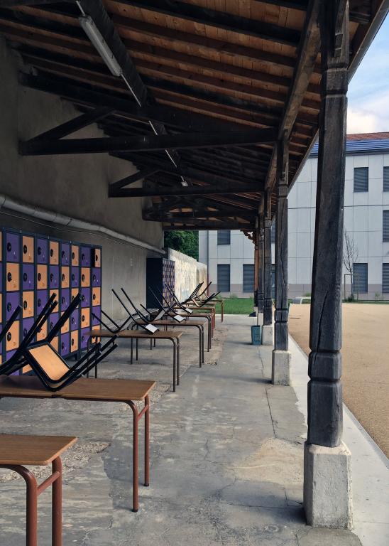 Collège de jésuites, puis école centrale, école secondaire communale, lycée impérial, lycée de garçons, actuellement lycée Lalande