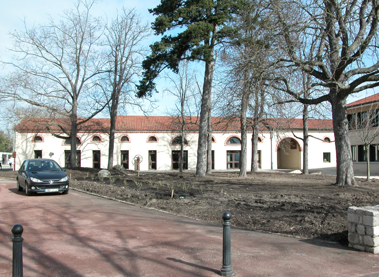 Communs et ferme de la demeure, puis école d'agriculture