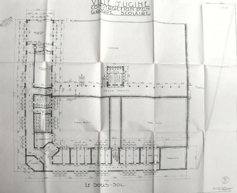 Groupe scolaire de Montroux, puis Cité technique, actuellement lycée d'enseignement général, technologique et professionnel René-Perrin