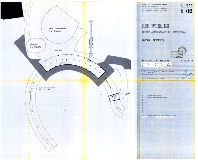 Galerie marchande ; établissement administratif : Centre administratif et commercial le Forum