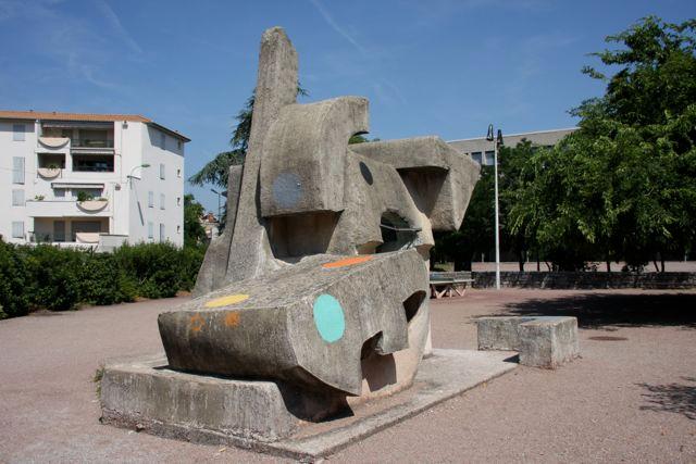 Sculpture (aménagement extérieur) : Sans titre
