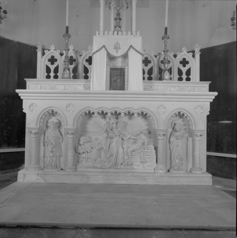 Ensemble du maître-autel, gradin, tabernacle et dais d'exposition