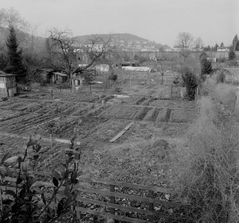 Verrerie Nouvelles de Givors puis verrerie Souchon-Neuvesel puis verrerie Boussois-Souchon-Neuvesel (BSN) puis BSN-VMC (Verreries Mécaniques Champenoises) actuellement BSN Glasspack