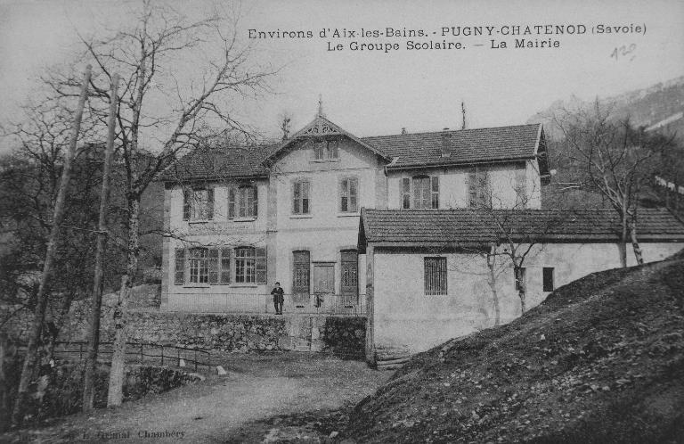 ancienne école-mairie, actuellement centre social et culturel