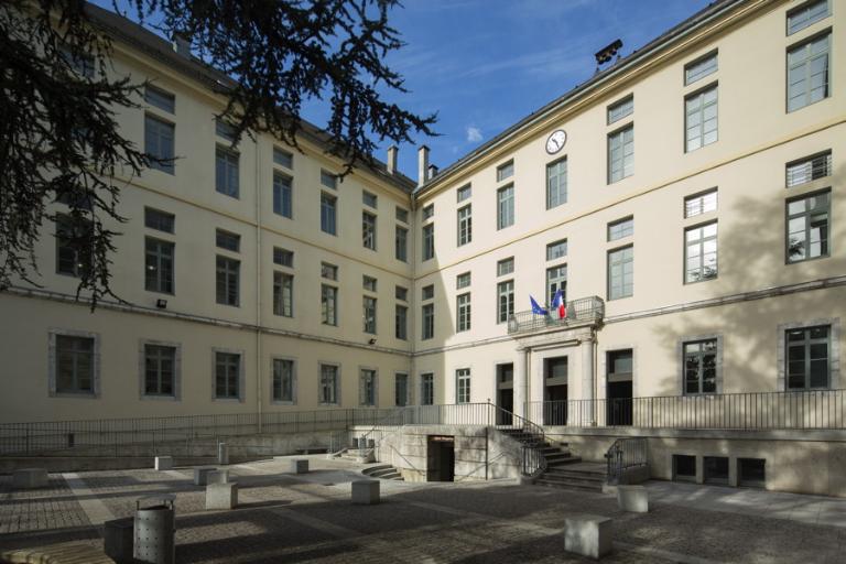 Couvent de la Visitation, puis école secondaire communale, puis collège royal, puis lycée impérial, puis lycée de garçons, actuellement lycée Vaugelas