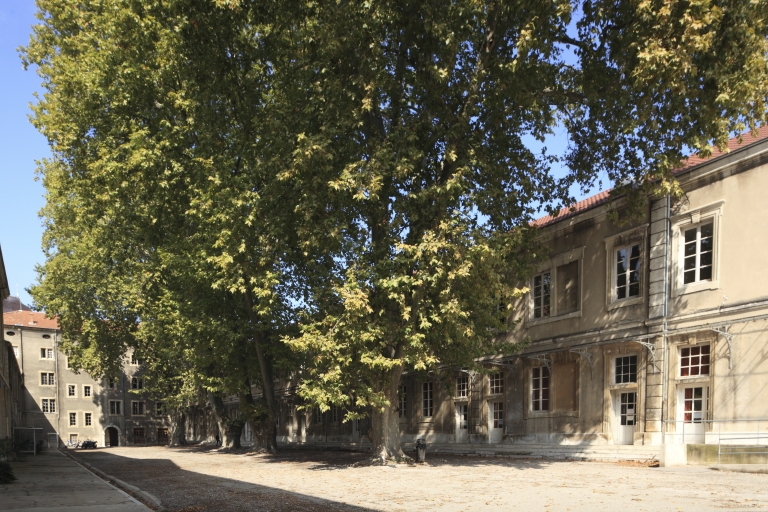 Collège de Tournon, puis école royale militaire, école centrale, collège communal, collège royal, lycée impérial, lycée de garçons, actuellement lycée Gabriel-Faure