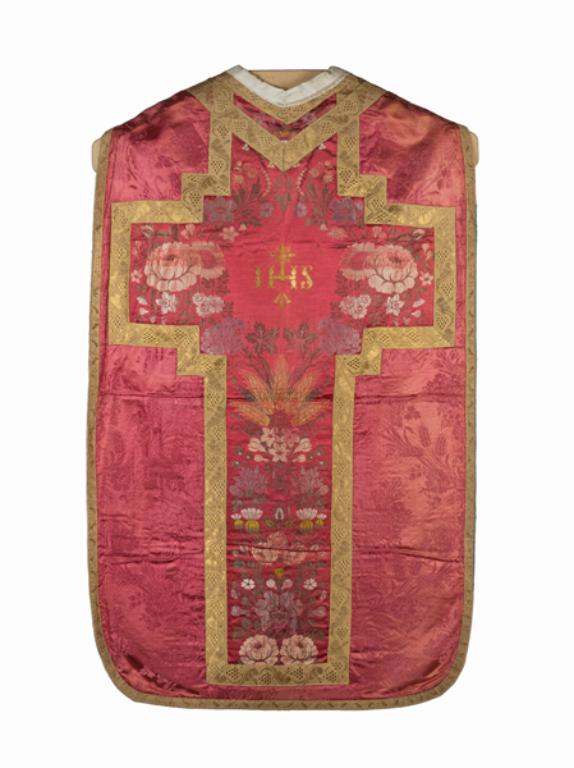 chasuble ; manipule ; voile de calice : ornement rouge
