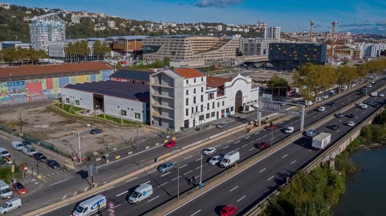 Usine de chaudronnerie des Ateliers de Construction du Rhône Laurent Chevalier puis Grenier puis Paul Dulac et Nas puis entrepôt à charbon Girard actuellement reconversion de la halle dite H7 en pôle numérique