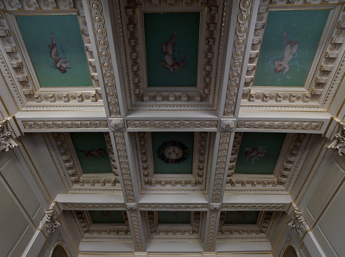 Plafond à caissons décorés du salon des Enfants musiciens : Putti