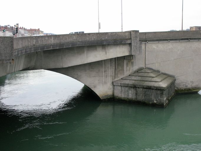 Pont routier de Lattre de Tassigny