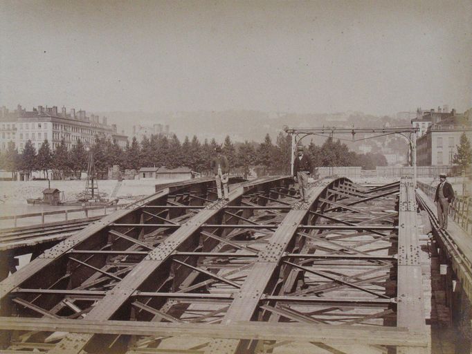 Pont du Midi, puis premier pont Galliéni (détruit)