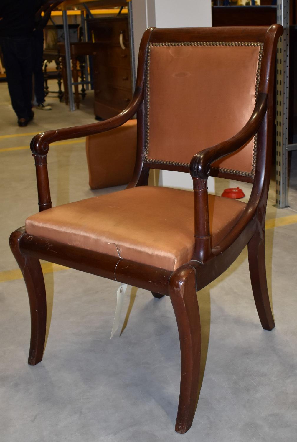 Fauteuil à dossier enroulé n° 1