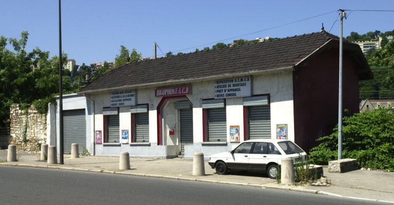 Restaurant Au Beau Rivage, puis magasin de commerce dit Bigaphone et C.B.